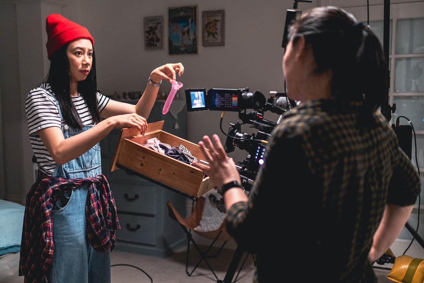 @its.aileen.huynh let me explain 😂 
#shortfilmshoot #filmmaker #dildoprop #director #cinematographer #editor #servedcoldshortfilm #shortfilmcomedy #setlife #behindthescenes