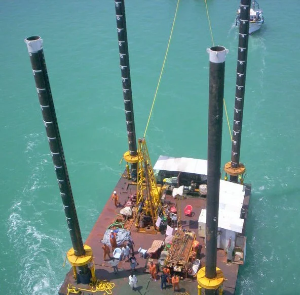 Hydraulic system for jack-up barge or hydraulic jacking system for barges