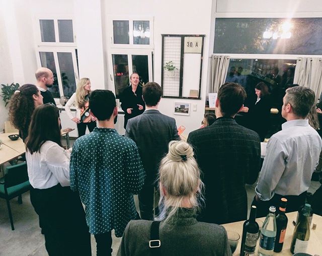 Fun times in our cozy nest! Networking and having some drinks, while ending the Class of 2020 Conference. Thanks for the great organization @colivinghub &amp; Co-Liv 😊🕊
.
.
.
.
.
#happypigeons #coliving #coworking #berlin #networking #nest #drinks 