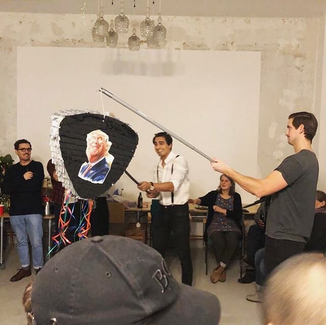 #pi&ntilde;ata the happy pigeons way... great fun at our first big #pigeonparty of the year. Thx @highly.unprofessional for organizing! 🚀🍬🍭
.
.
.
.
.
#happypigeons #coliving #coworking #community #party #gathering #funtimes #goodvibes #pi&ntilde;a