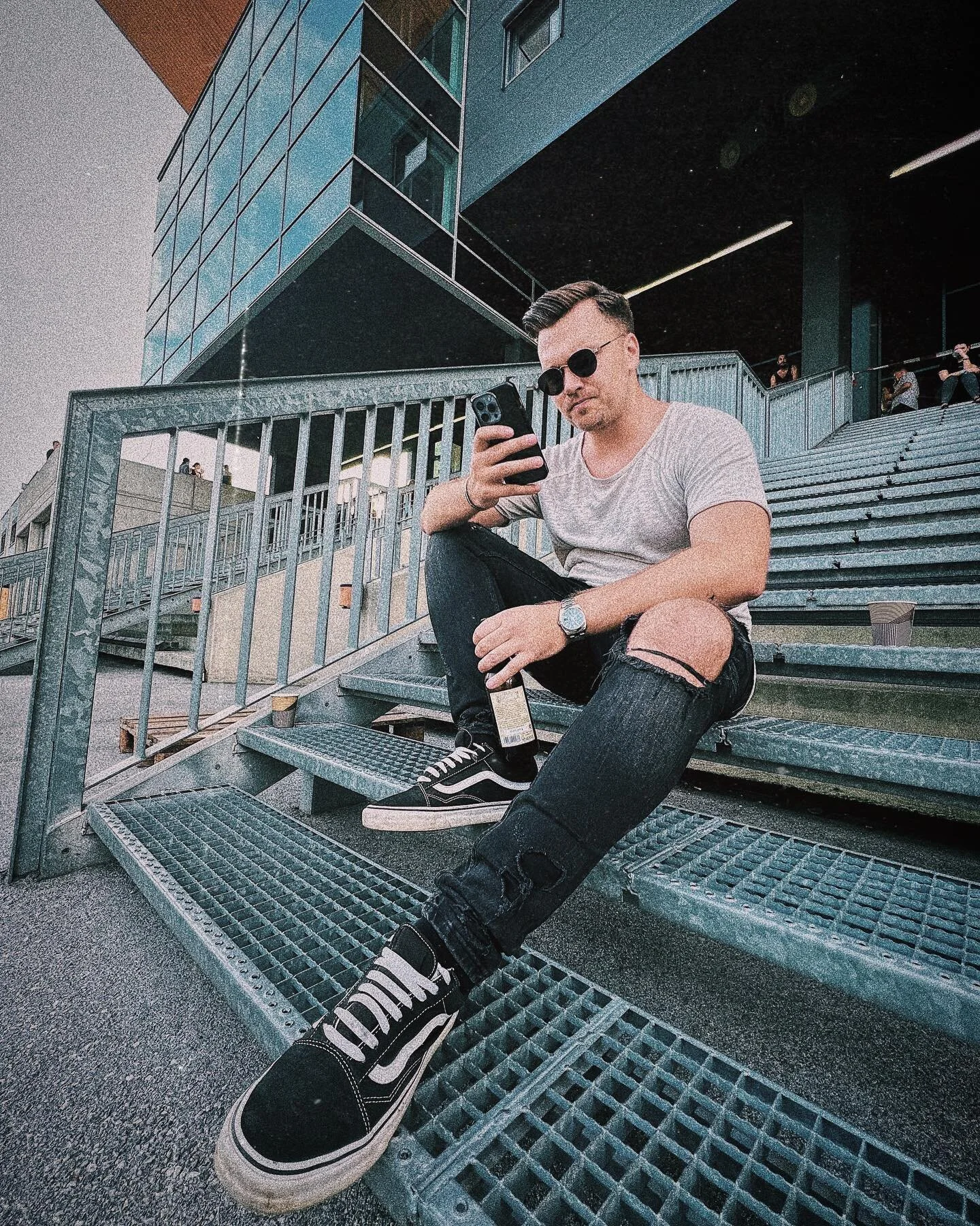 few minutes before AMORE happened 🖤
~~~
#wanda #innsbruck #wandamusik #amore #live #backstage #shortdocumentary