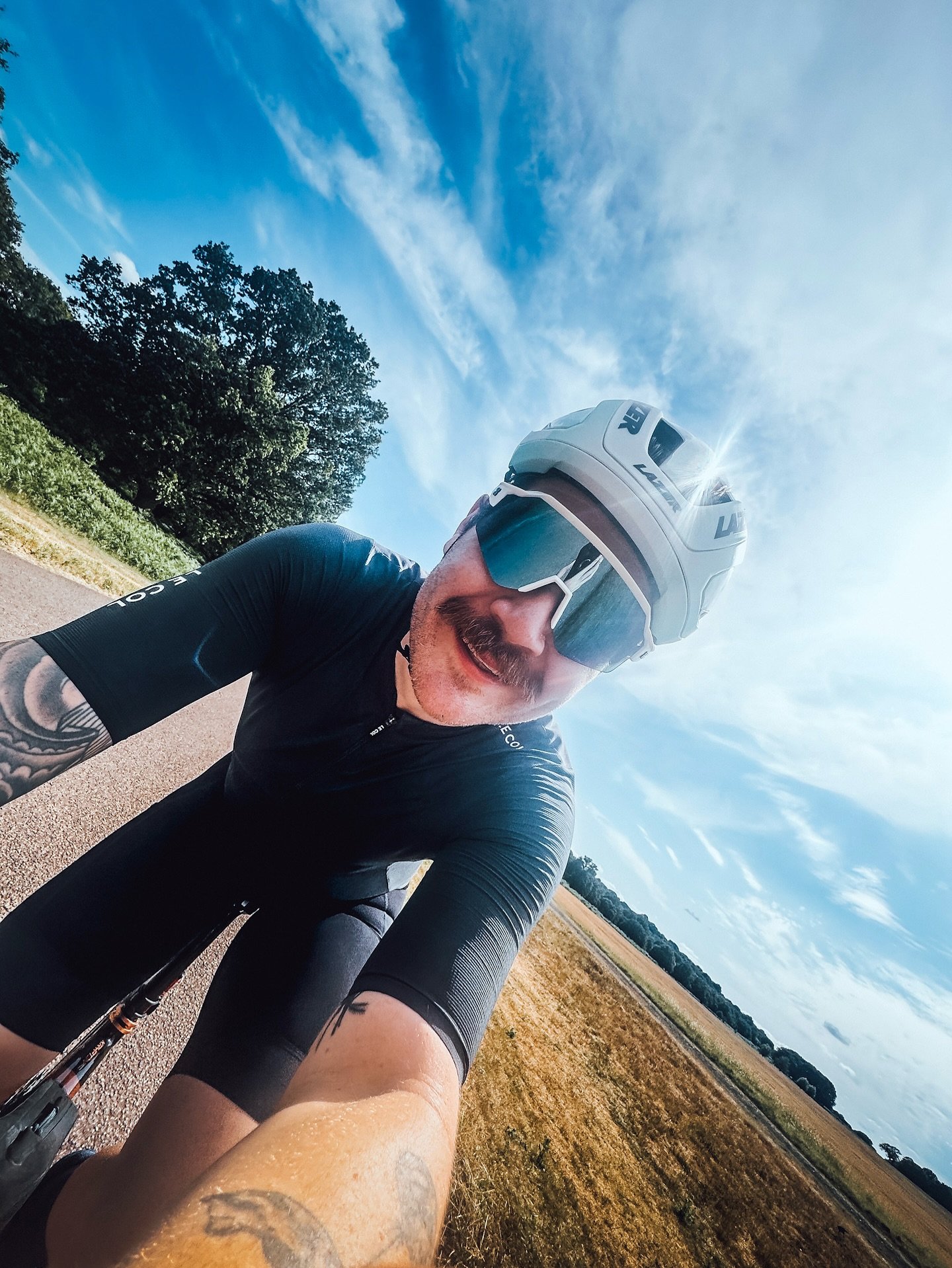 A glorious day in London yesterday with @we_are_sungod. Video coming soon 😎
.
.
#seebetter #sungod #lazerhelmets #lecol #ridefasterridefurther