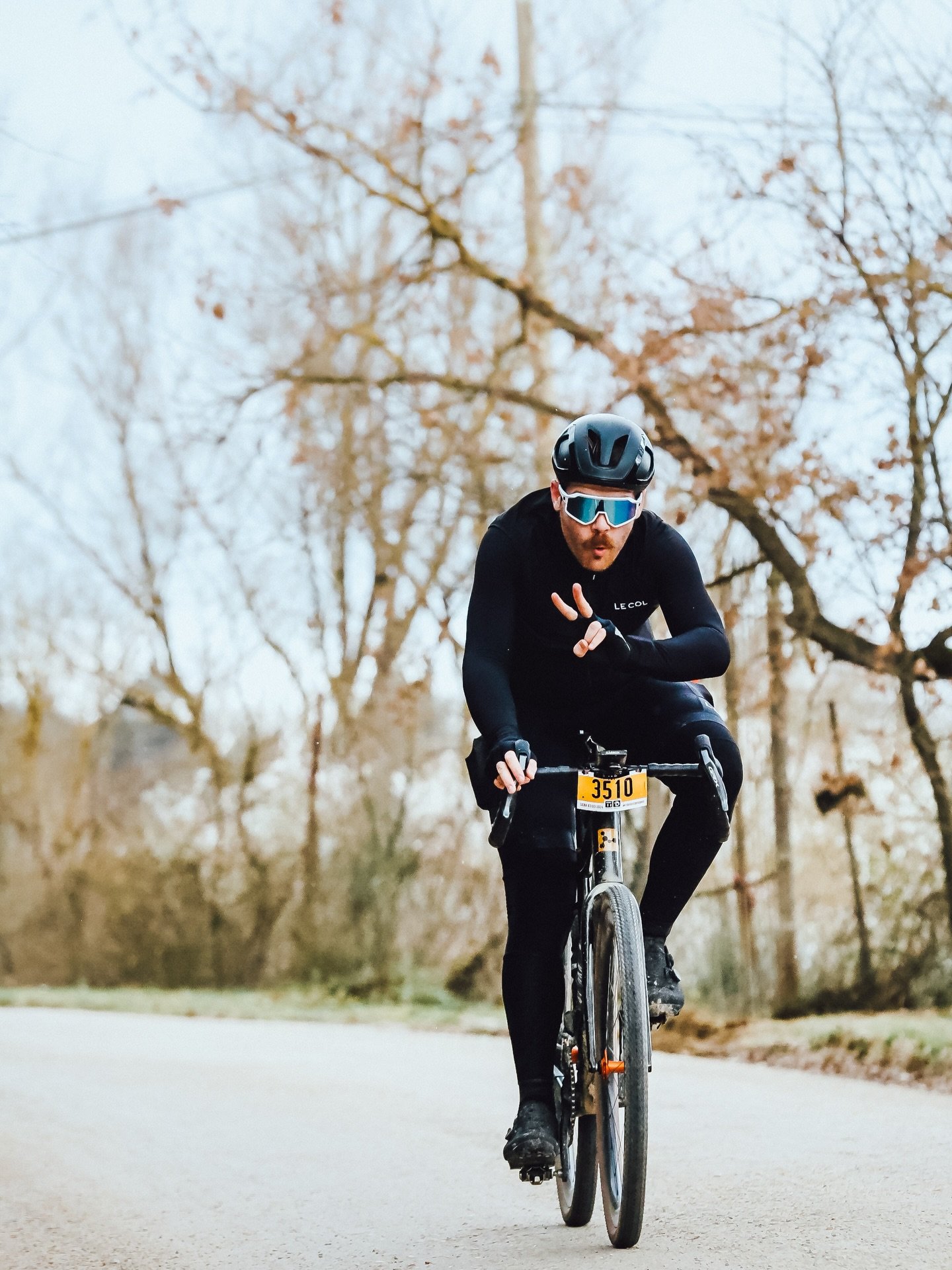 One of the best races of the year happens this weekend, @strade_bianche. I was lucky to head out there a couple of years ago with a bunch of mates and experience the incredible route and scenery around Tuscany. 

We watched the race from a bar in Pia