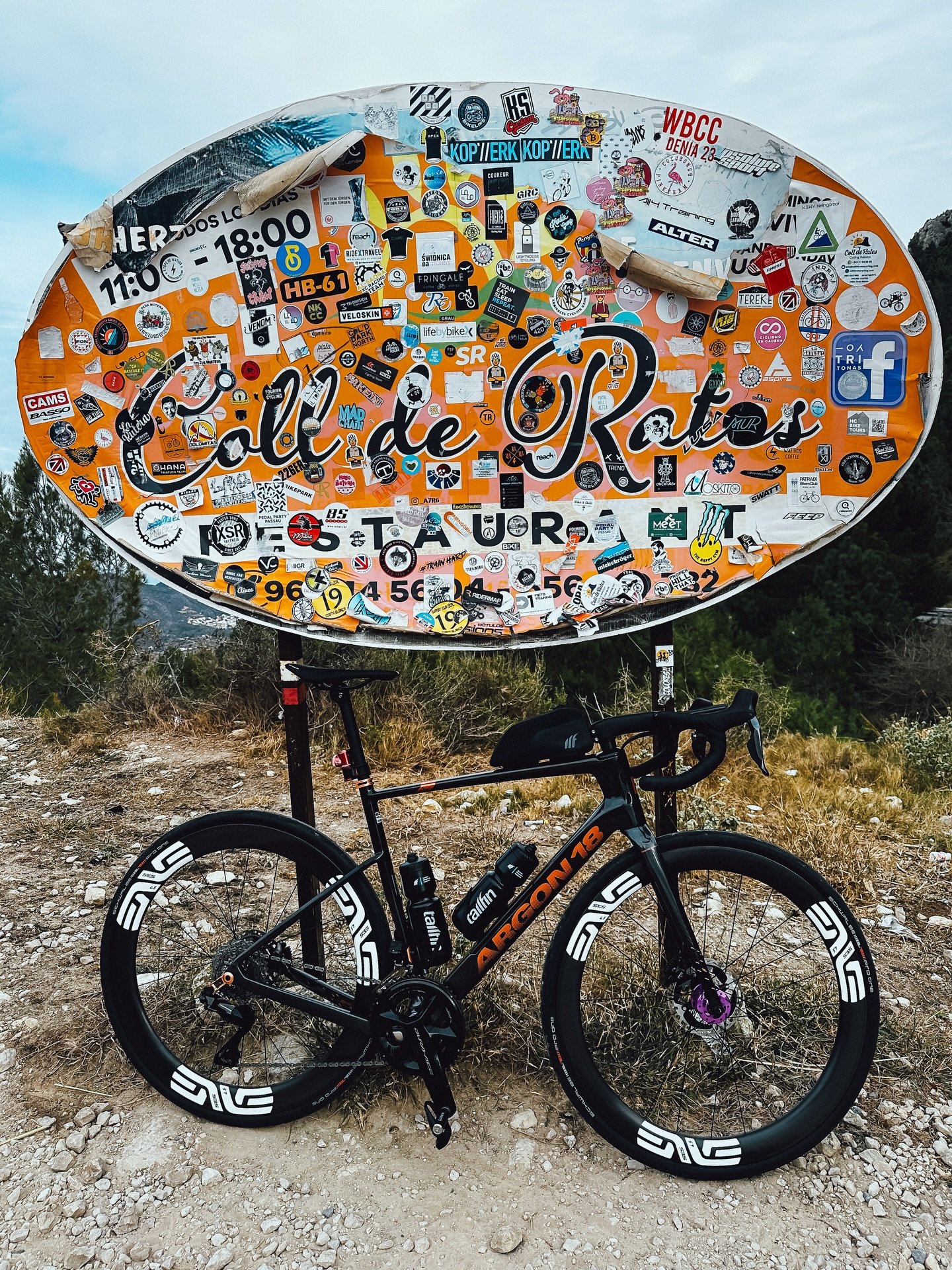 Throwback to the last time I was in Calpe a couple of years ago with this bunch. Looking forward to heading back with @ukbikefit and @crafted_cycles at the end of the week with a different bike and a lot of motivation. 

Any guesses as to what bike I