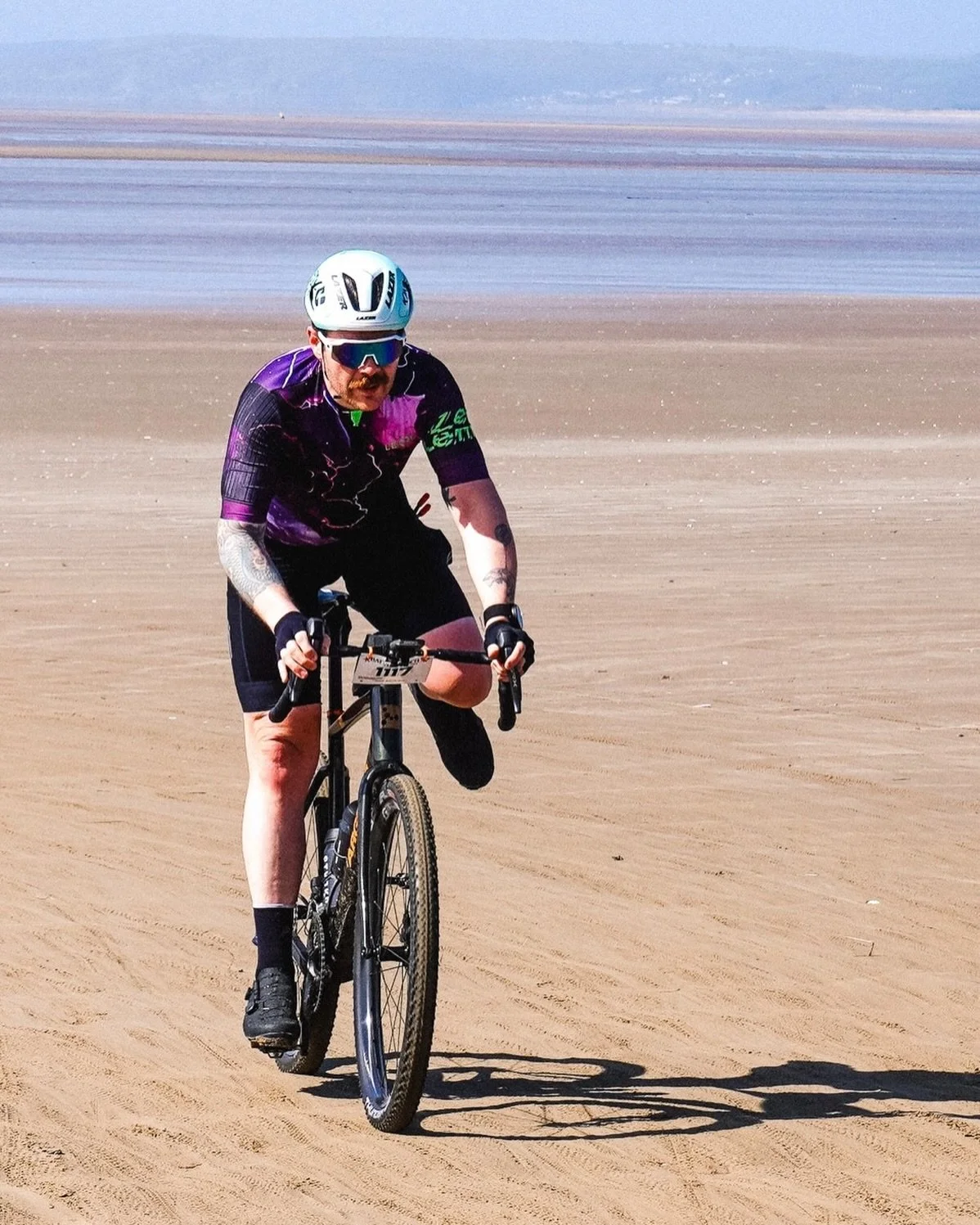 Throwback to @battleonthebeach 2025. One unique and fantastic event, like no other in the UK. Racing along the beach and then tackling some fun single track. Good luck to everyone there this weekend! 
.
.
#battleonthebeach #beachracing #gravelcyclist