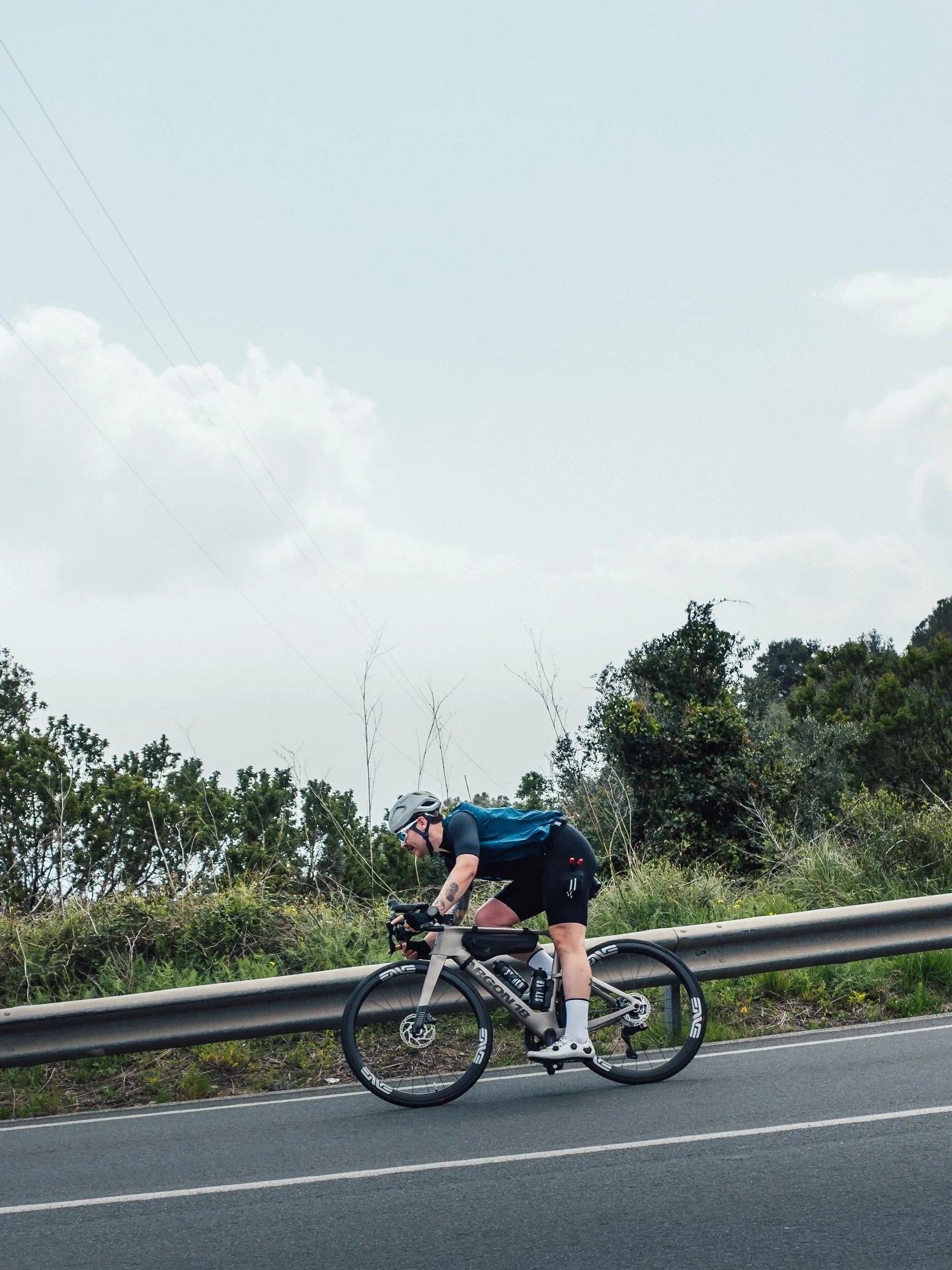 Something special about riding in Calpe. Been coming here for years now, with various groups of mates but somehow the company always just seems right. Good first day with @ukbikefit and @crafted_cycles.
.
.
#argon18nitrogen #calpe #roadcycling #iride