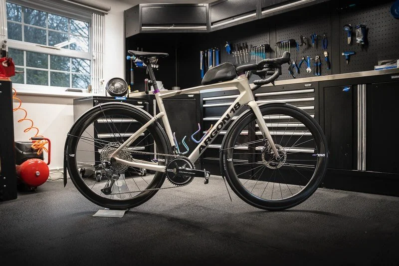 Full build photos of this special @argon18bike Equation, built up by @crafted_cycles. 

It features a mix of parts from @wolf_tooth_comp, including headset, valves, bottle cages,, seatpost clamp, lock rings, chain ring and chain guide. Finishing kit 