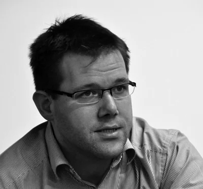 Philip Bühler leitet den Hotel- und Restaurant-Betrieb des Bienenbergs. Möchten Sie das Seminarhotel für ein Seminar oder einen Workshop buchen? Das Hotelteam hilft Ihnen gerne weiter. reception{at}bienenberg.ch philip.buehler{at}bienenberg.ch
