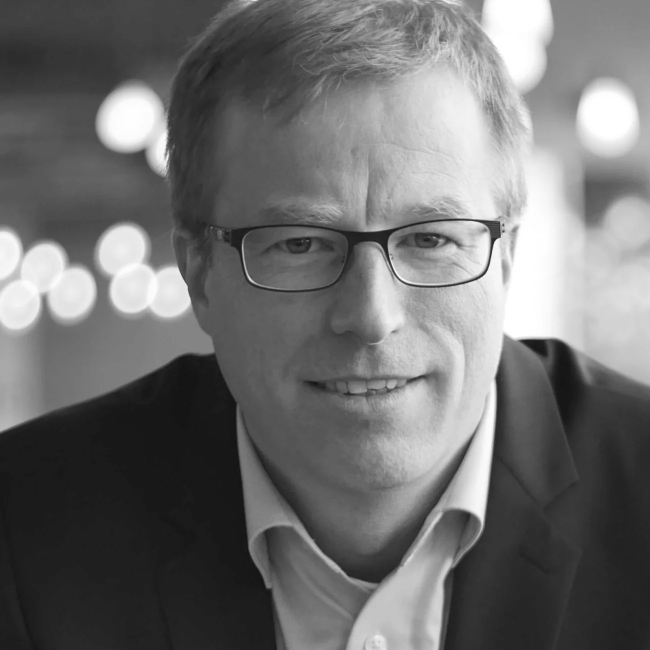Dr. Marcus Weiand ist Studienleiter dieses Seminars, (Ph.D., King’s College, London) ist als TCK in Peru aufgewachsen und arbeitet heute als Dozent und Berater am Institut für Konflikt-Transformation ComPax am Bildungszentrum Bienenberg, Schweiz