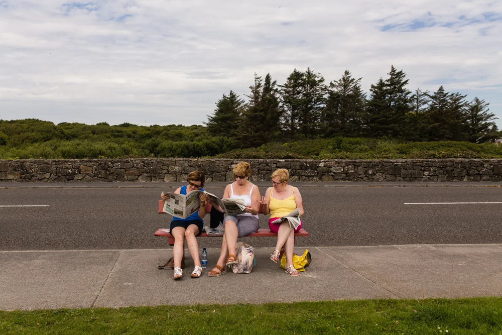 Tourists from Co. Laois and Co. Tipperary reading newspapers during their holiday stay in Spiddal. They said that they don't speak Irish. There is no Irish-language newspaper being published in Ireland, but most newspapers run Irish-language columns. An Spidéal, Contae na Gaillimhe.