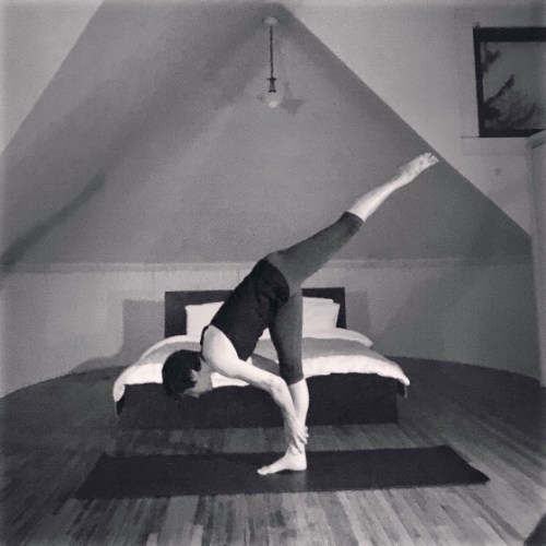 A standing split I feel strong and steady in, but boring by IG standards. ;) im ok with that