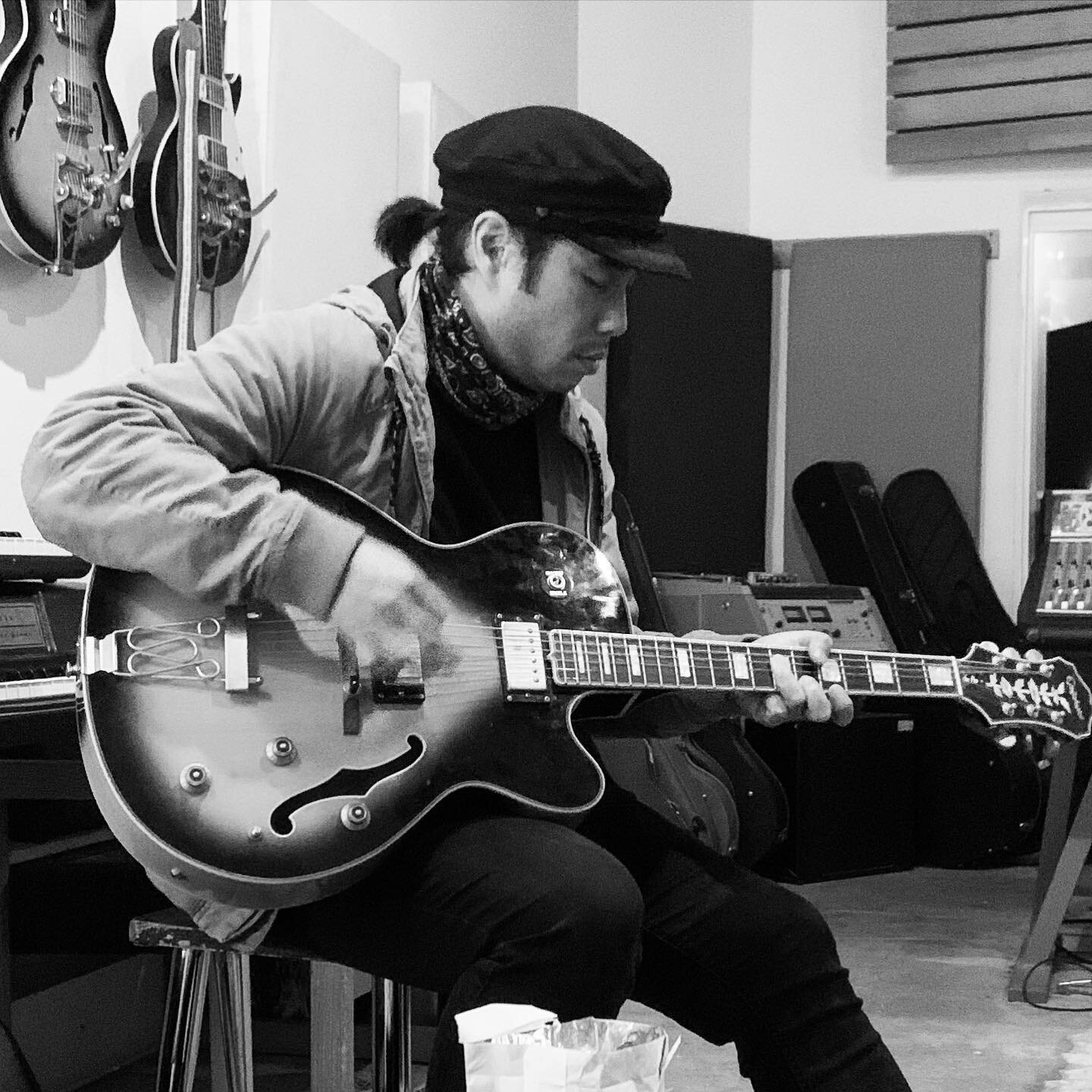 In between takes on the new Sunday Morning album Felix @littleredsounds ponders leaving behind the world of rock and roll and focusing on his future as a jazz guitarist in Tangiers. 
&bull;
&bull;
#sundaymorning #jazz #ambitions #studiolife #recordin