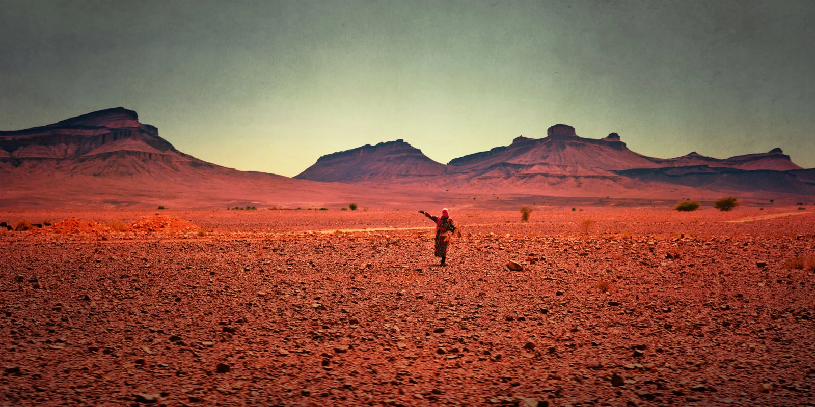 morocco_desert_woman_for_print_small.jpg
