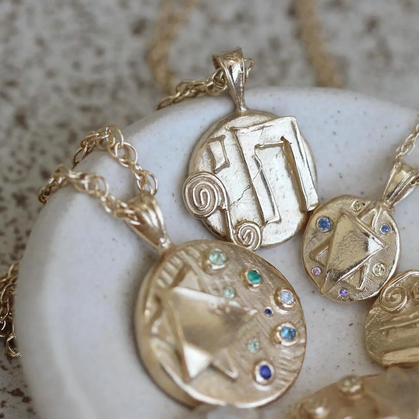 Large and Mini חי 🌳

Meaning &lsquo;life&rsquo; in Hebrew, this is one of my favourite symbols. This piece is super easy to wear, on a delicate swirl chain.

There are many influences in these pieces such as Art Nouveau, Arts and Crafts and Marc Cha