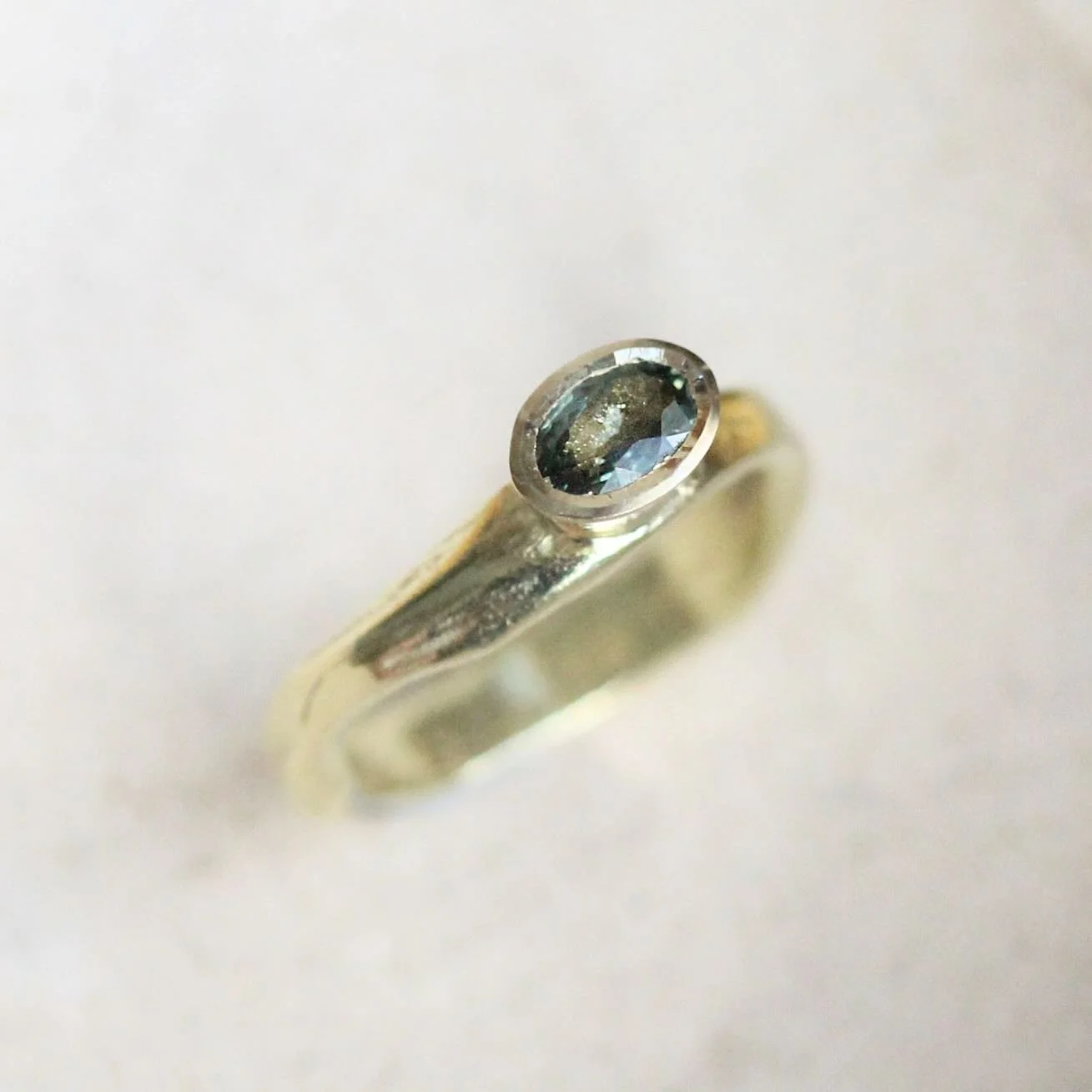 One deeeeelicious green sapphire solitaire wave recent commision ✨

Reminder for if you are looking to have a bespoke piece made before 2026 please get in touch this week (ideally) or next week latest! 💞