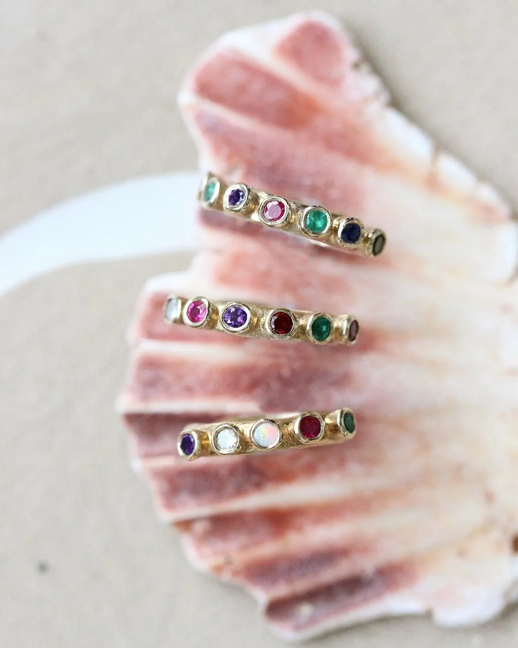 Acrostic rings ✨

Inspired by Victorian and Edwardian jewellery, where the first letter of the name of each stone spells out a word. They are romantic rings and were used to convey secret messages to each other. 

I was first introduced to these ring