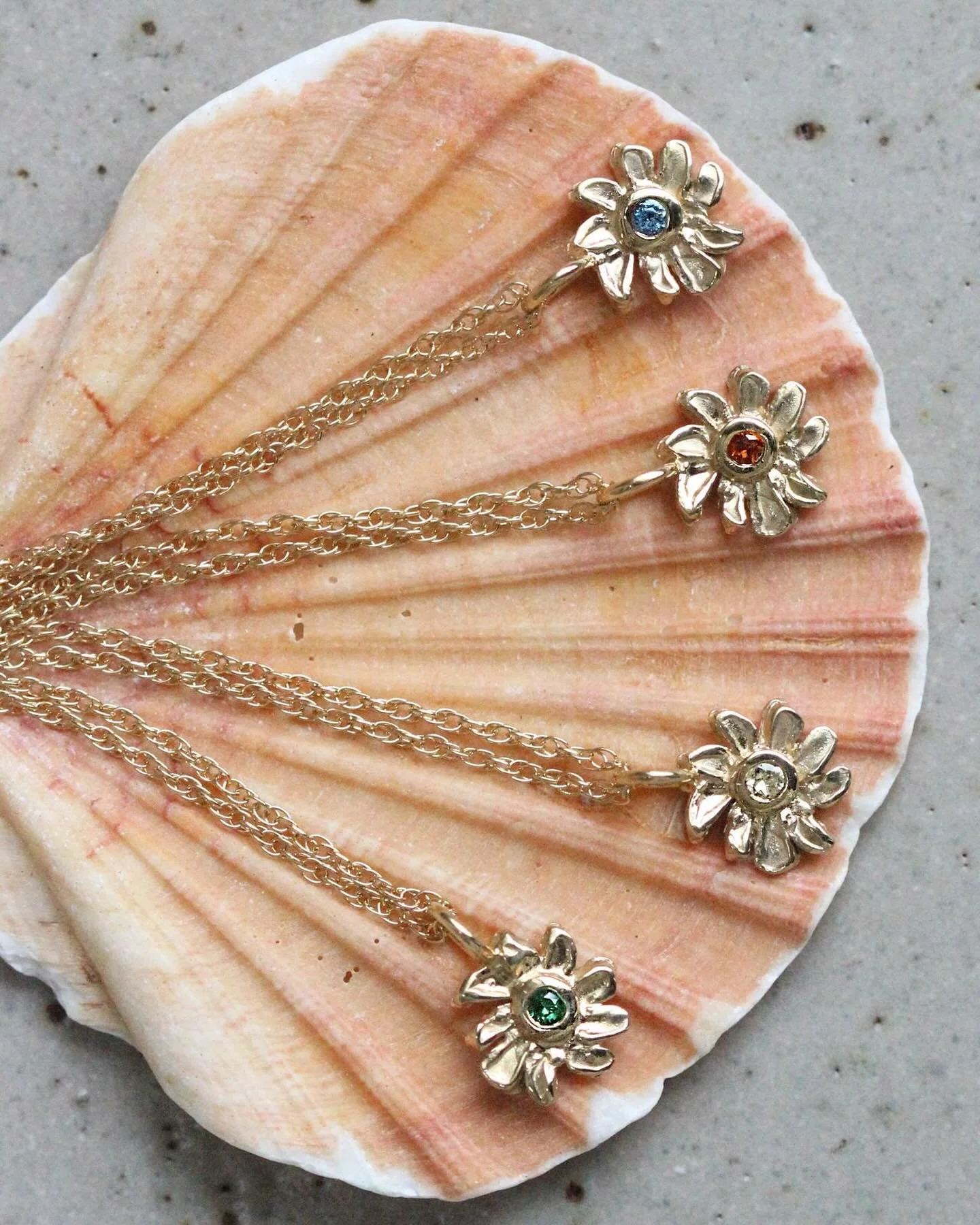 Tooooo much love for the cuteness of the Flora necklaces 🌺