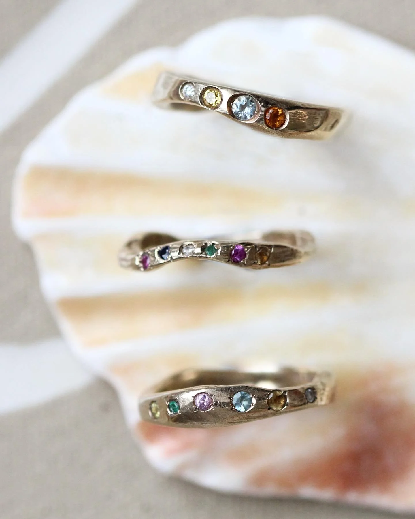 Working on so many of these at the moment ✨ The Wave ring is an ES classssique at this point! I piece I had right from the beggining ✨