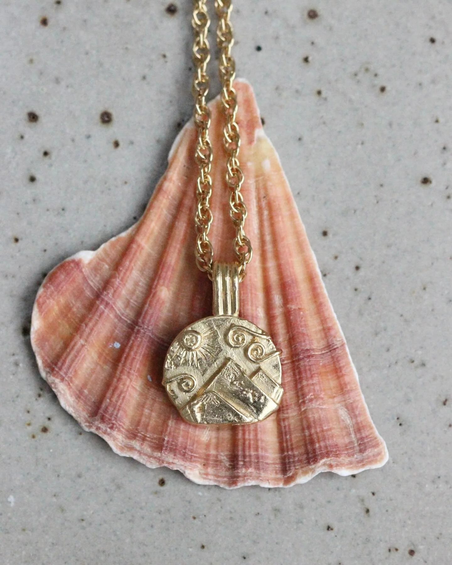 From the Blue Skies collection 🌄 

The Blue Skies Collection is your reminder that the blue sky is always there. As well as for those with a love of nature, mountains and reminder that life is short, we&rsquo;ve got to enjoy it! 🏔️