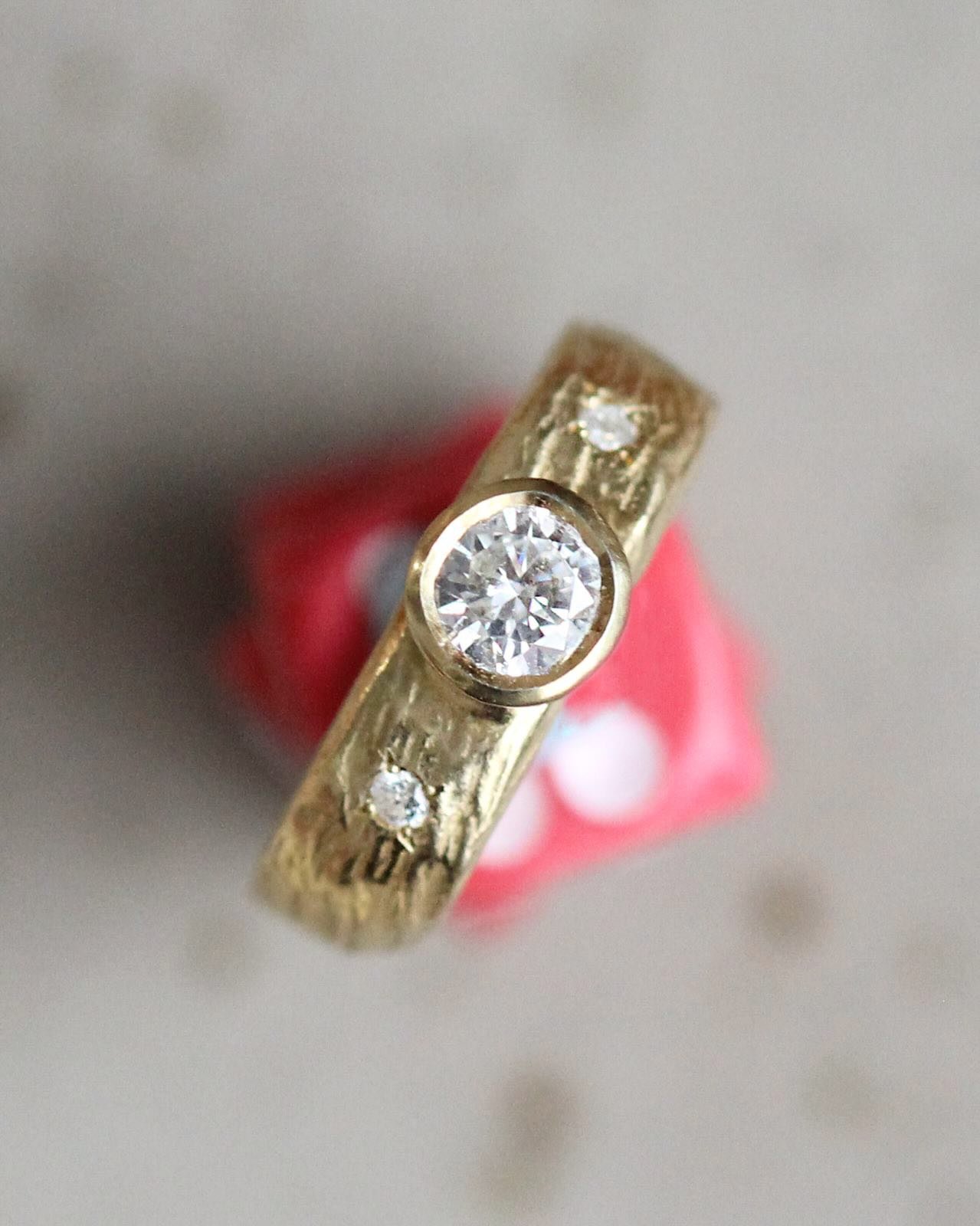 I&rsquo;m taking bespoke appointments for 2026 commisions. Just incase you see a Diamond Solitaire Cubist ring in your future ✨

Head to the bespoke page of my website to fill out the bespoke form 💎