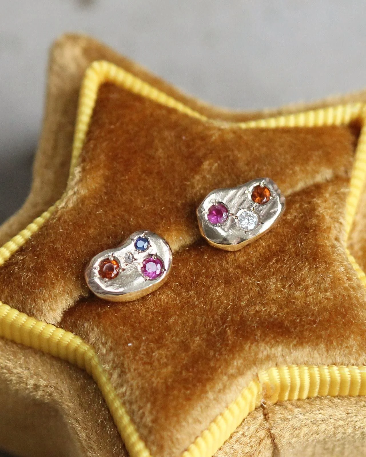 For the solid gold loverz ✨ I made a ridiculously small collection of solid gold earrings that can be with you for Christmas ✨ All can be with you for next week 💞 Don&rsquo;t know why juicy little earrings seem to scream I LOVE YOUUUUUU