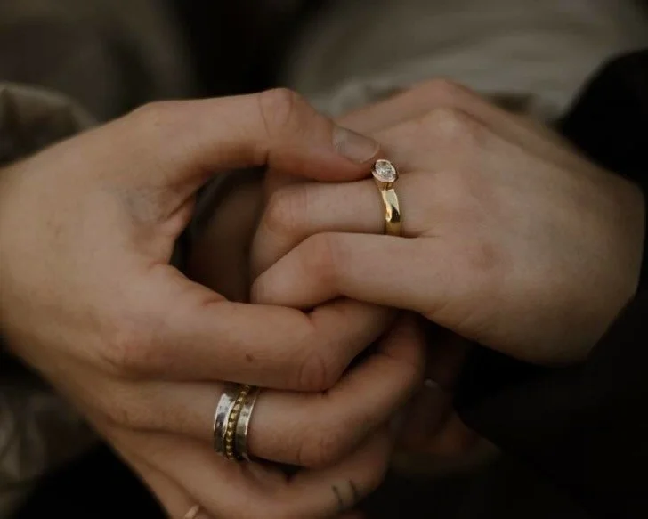 Omg these PHOTOS! SOOOO delighted to share these stunnnning photos of one gorgeous couples proposal 😭😭😭 

We made an 18ct diamond Wave Solitaire and it looks so beautiful ✨ Always say this but I have the nicest customers EVER 🫶 Such a pleasure to