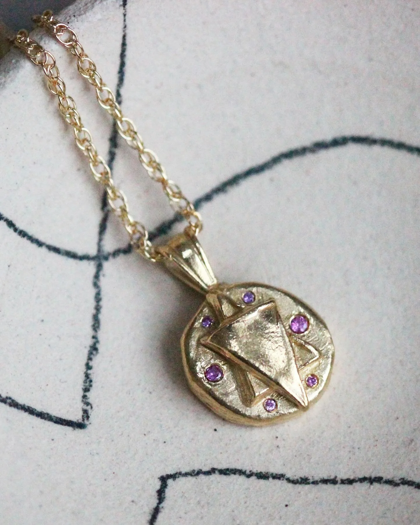 Obsessed with this pink sapphire Magen David ✨Just look at those juicy gemstones 💖💖💖💖💖

Love love LOVE 💞