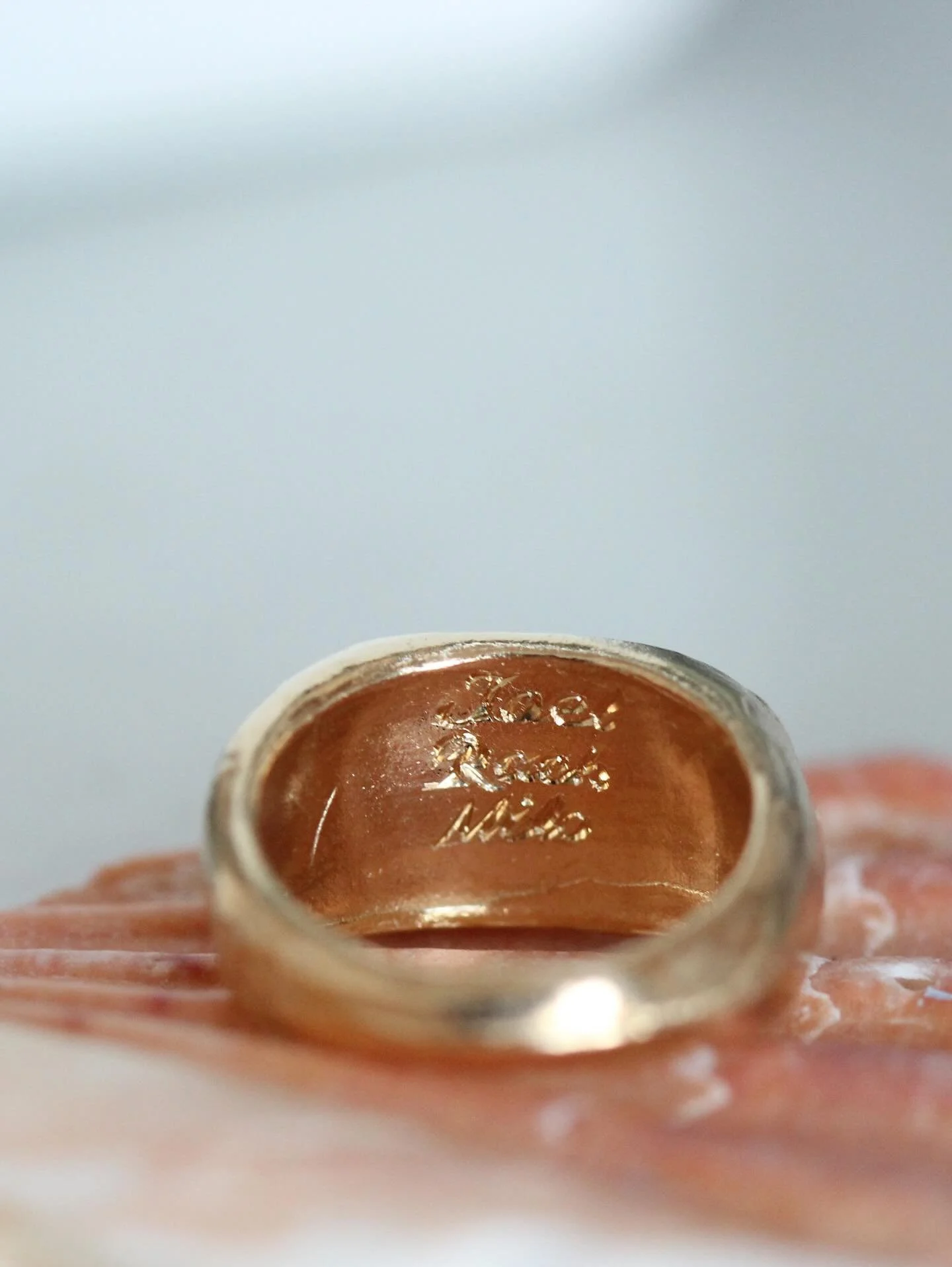 A bespoke gold Molten Arp ring for a bestie, engraved with their names and new baby Milo 🫶 Swipe for quite the unboxing 🤣🤣🤣🤣🤣🤣🤣 #pushpresent