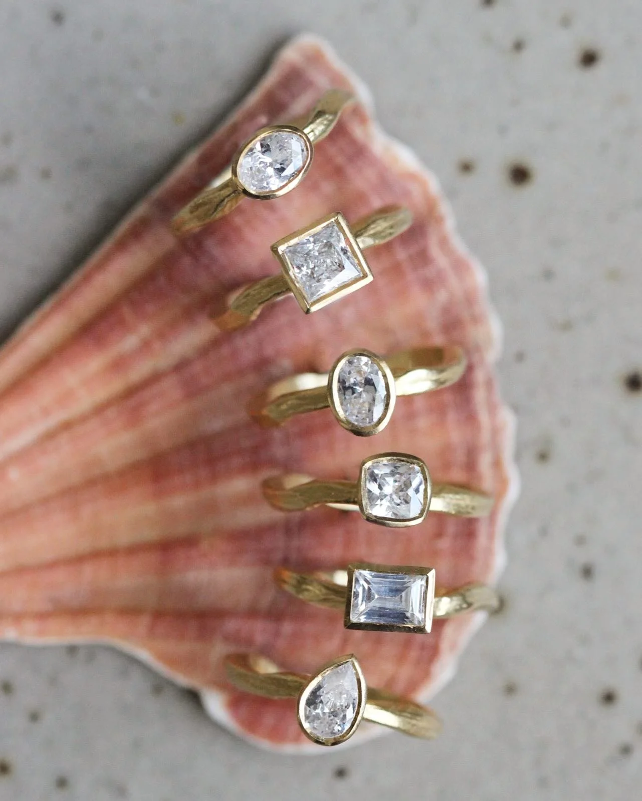 I am back at the studio! 🥳 

If 2026 is your year to have something bespoke made, get in touch and make your jewellery dreams come true! ✨

The Vincent ring is here for you 💎