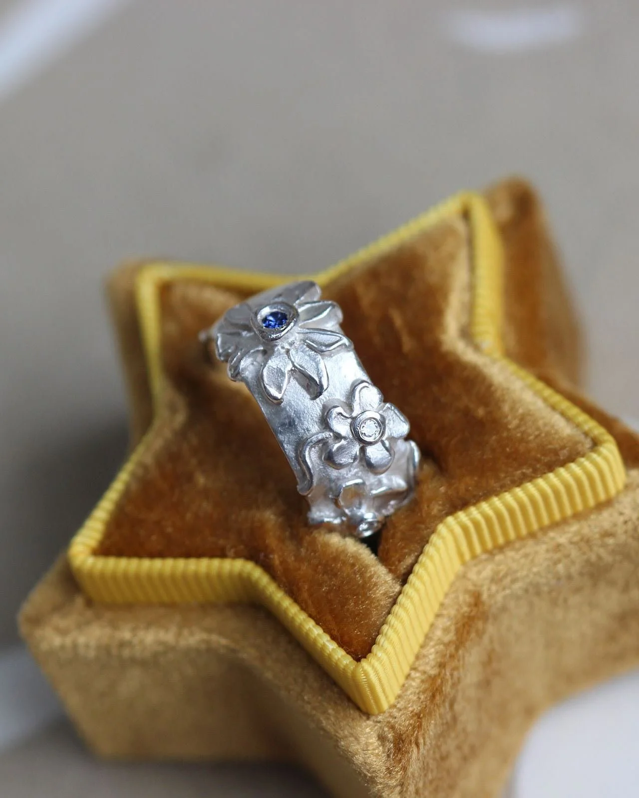 Let this be your sign to repurpose your jewels ✨💘

We used stones from this lovely customers mums jewellery and re-used her diamonds, setting them into the Janey Cigar Band 😍

Absolutely love working on pieces like this, feels extra special 🫶💗❣️?