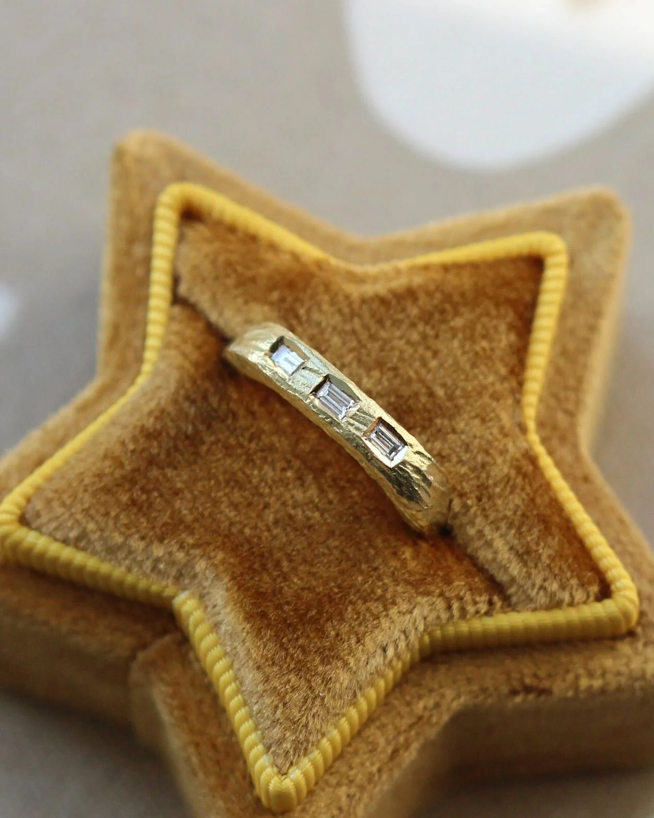 Recent bespoke his and hers wedding rings ✨ LOVE the Cubist Ring set with three stones 🌞🌟💍