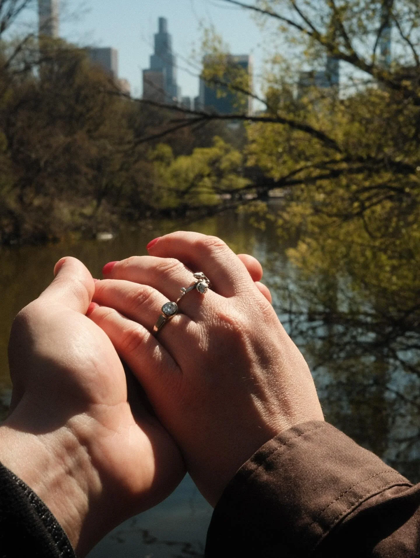 Gahhh been so excited to share this white gold beauty ✨ One beautiful New York spring proposal 😭🥹💘

✨💗💘