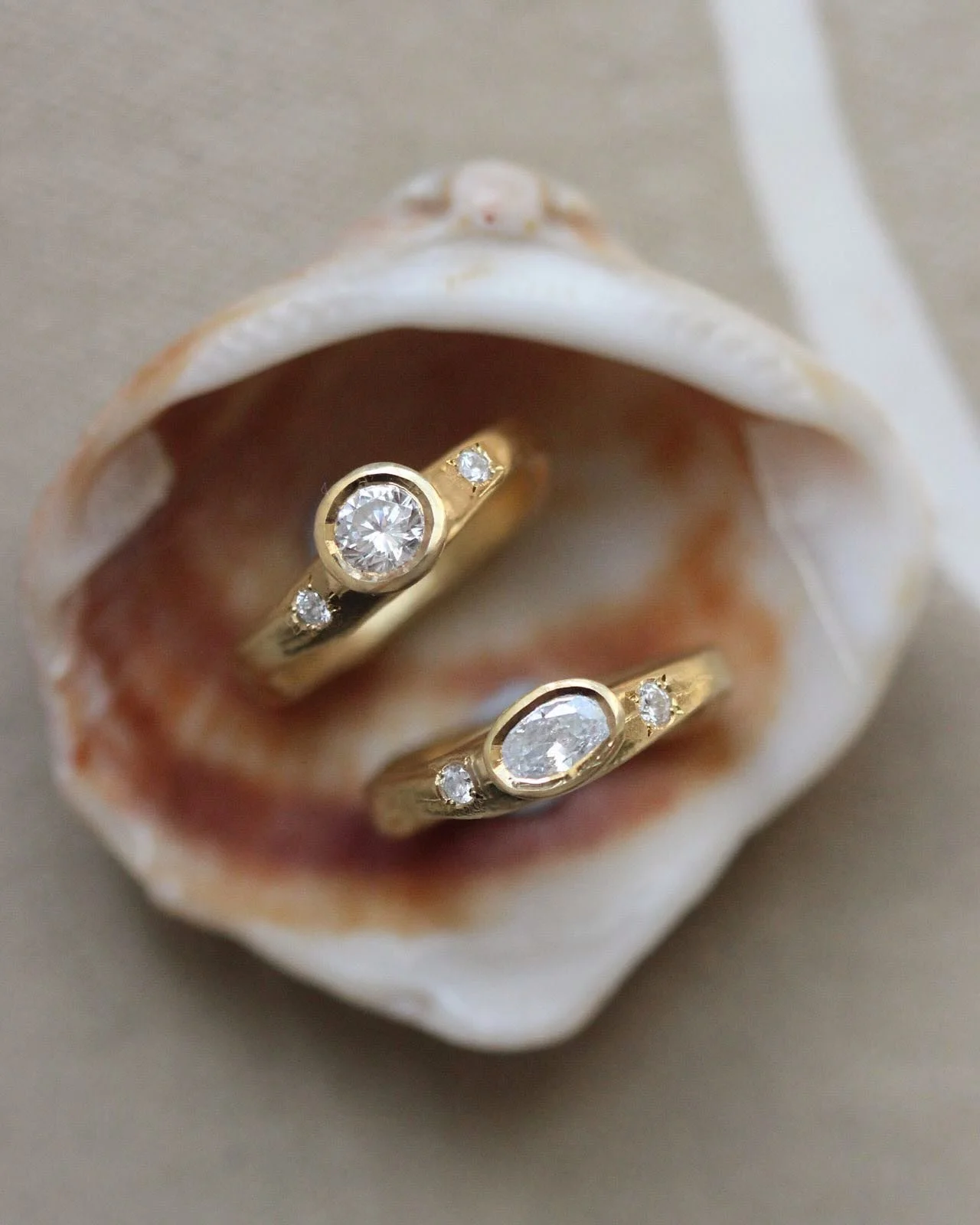 Wave solitaire with diamond shoulders sample is now in and ready for you to try on ✨🌟💍 It&rsquo;s a special one🥹 💎