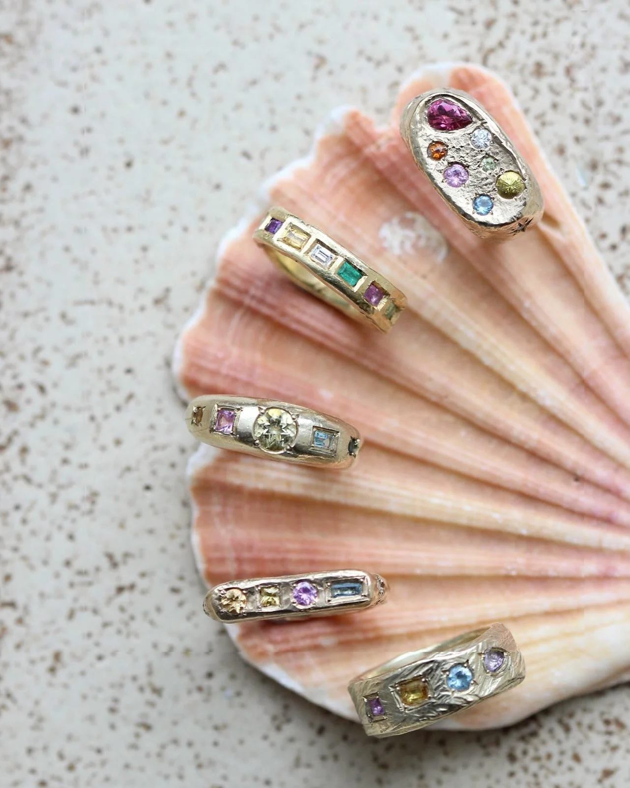Always adding colour to life ✨💘 I love diamonds, but oh how I love bright and colourful gemstones 💗