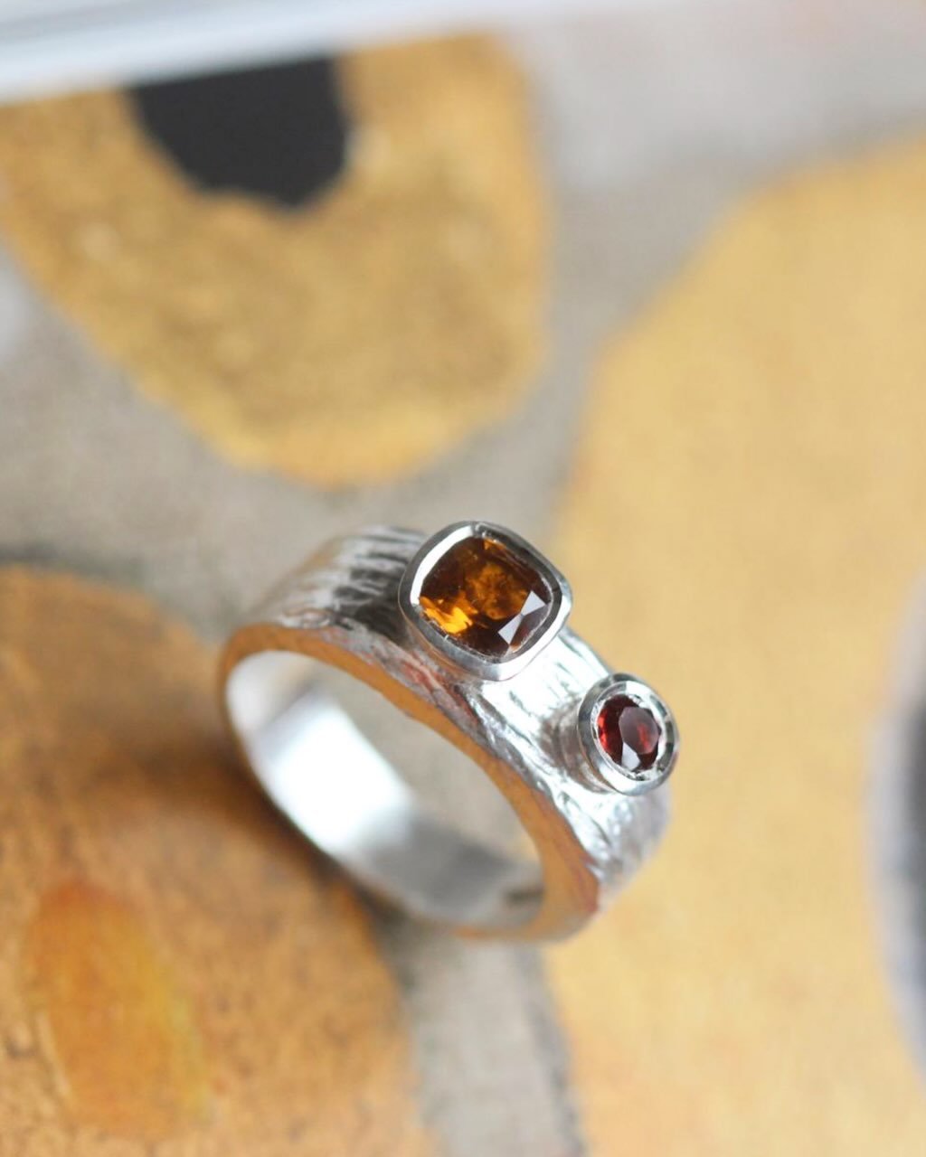 Absolutely in love with this Garden Two Stone ring, made for one lovely customer who wanted her and her partners birthstones set side by side. Obsessed with these beautiful vibrant warm hues from citrine and garnet. Swipe for how I made it! 💖💫🫶💘✨
