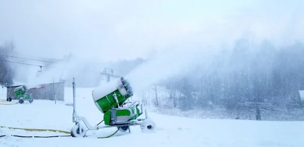 11_27_17_snowmaking_fans_basearea_sufag.jpg