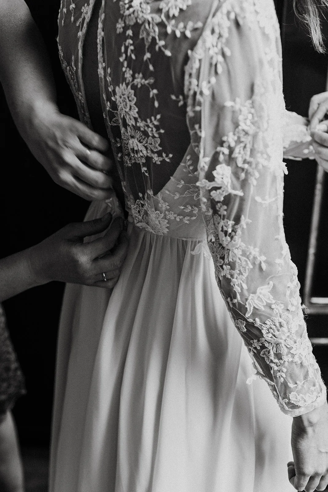 bride getting ready7.jpg