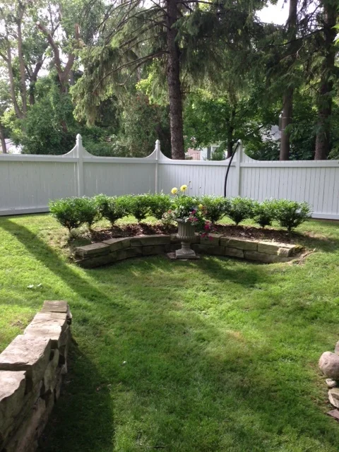 garden feature.JPG