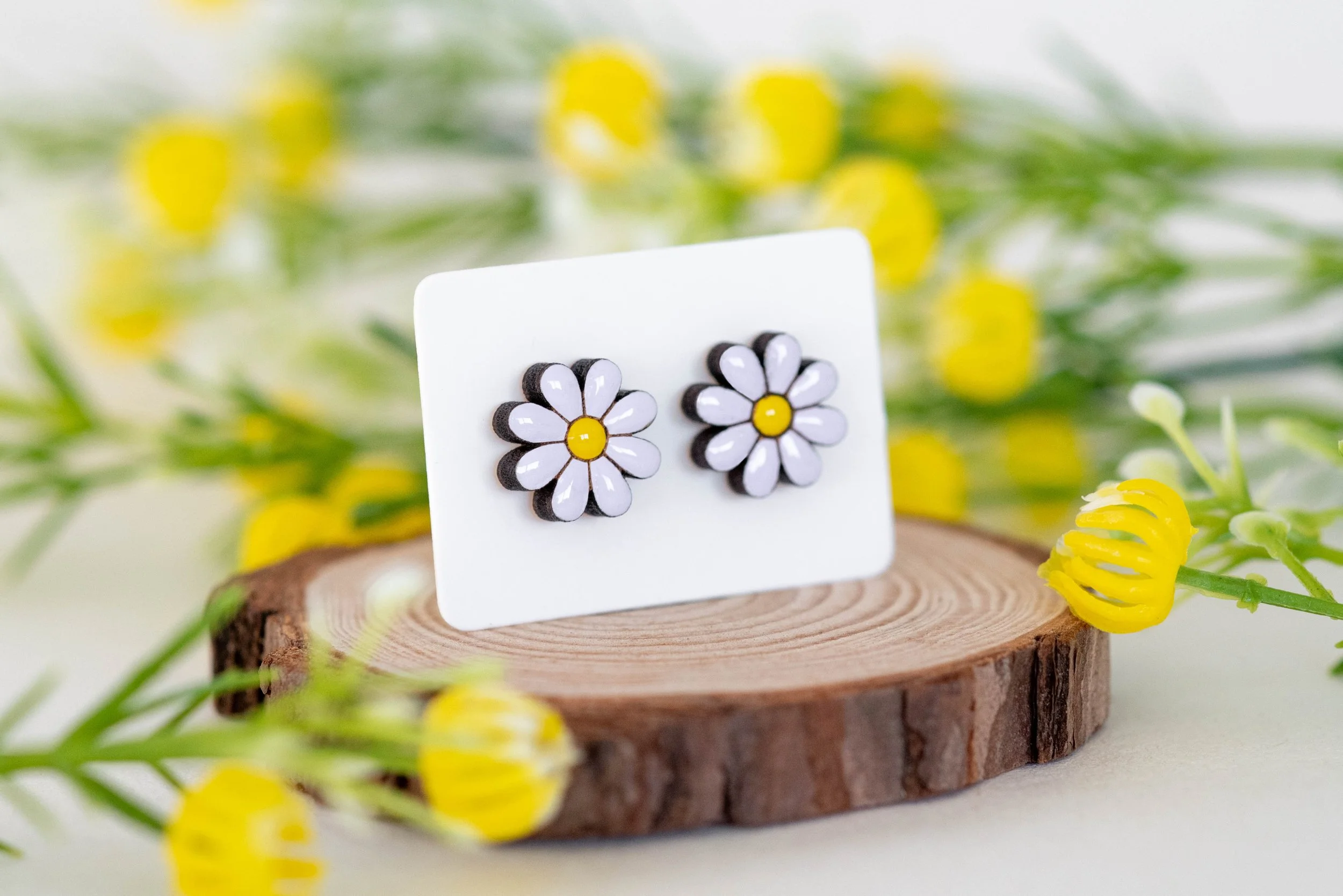 Lilac Daisy Stud Earring 2.jpg