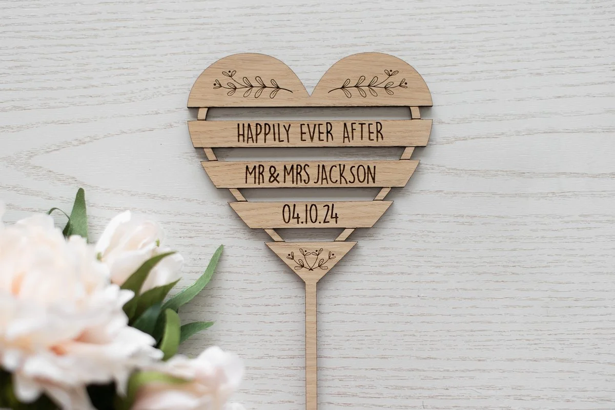 Pallet Cake Topper Mr & Mrs Jackson.jpg