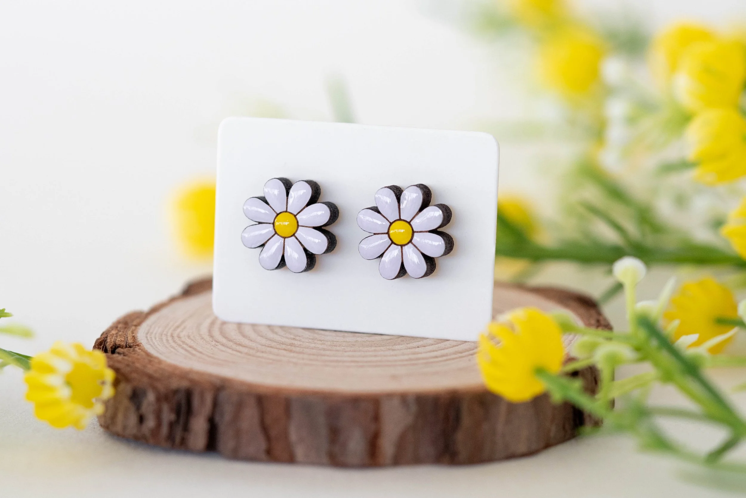 Lilac Daisy Stud Earring 3.jpg