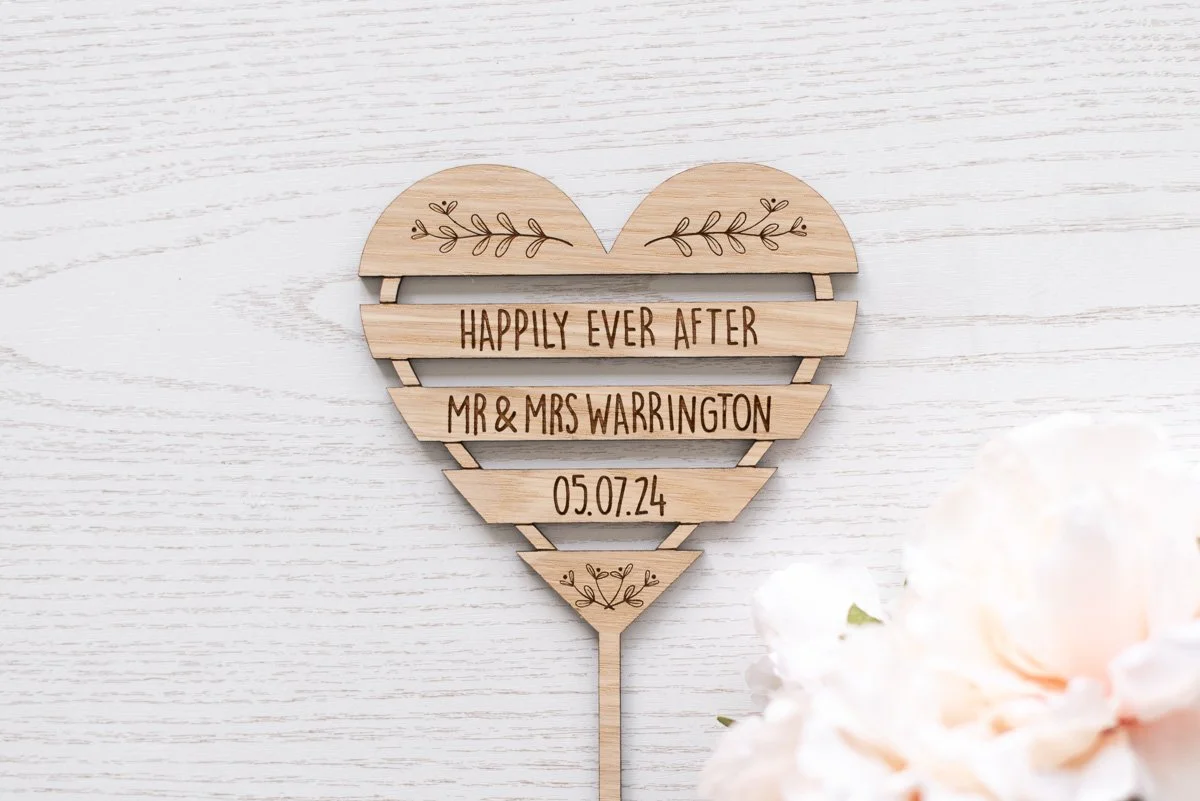 Pallet Cake Topper Mr & Mrs Warrington.jpg