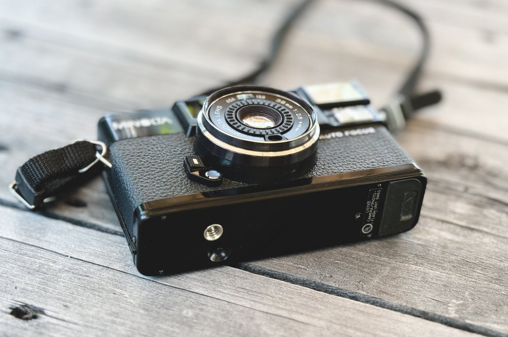 Minolta Hi-Matic AF2 35 mm Film Camera Review with Example Photos in ...