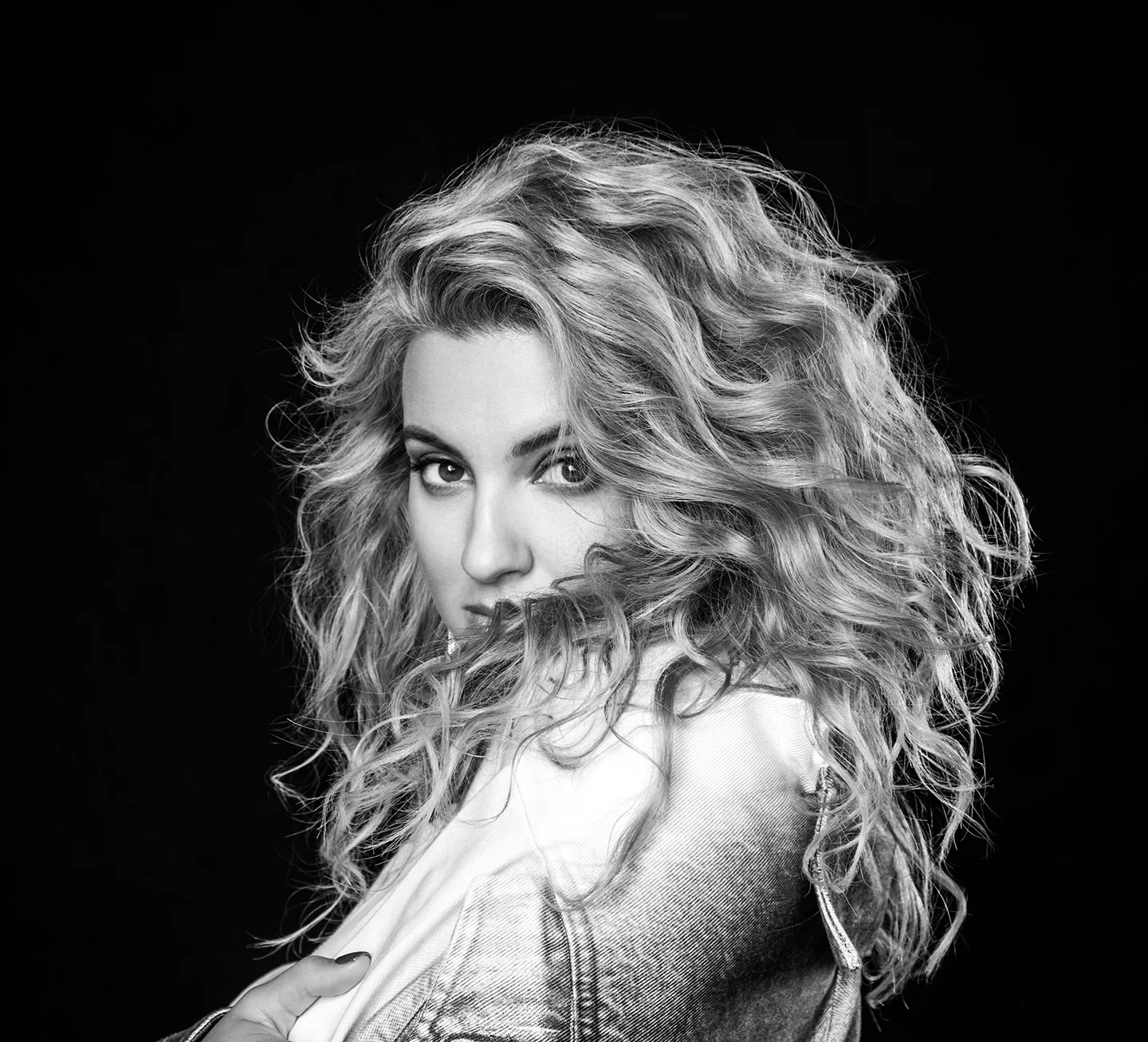 ToriKelly_MSantos01.jpg