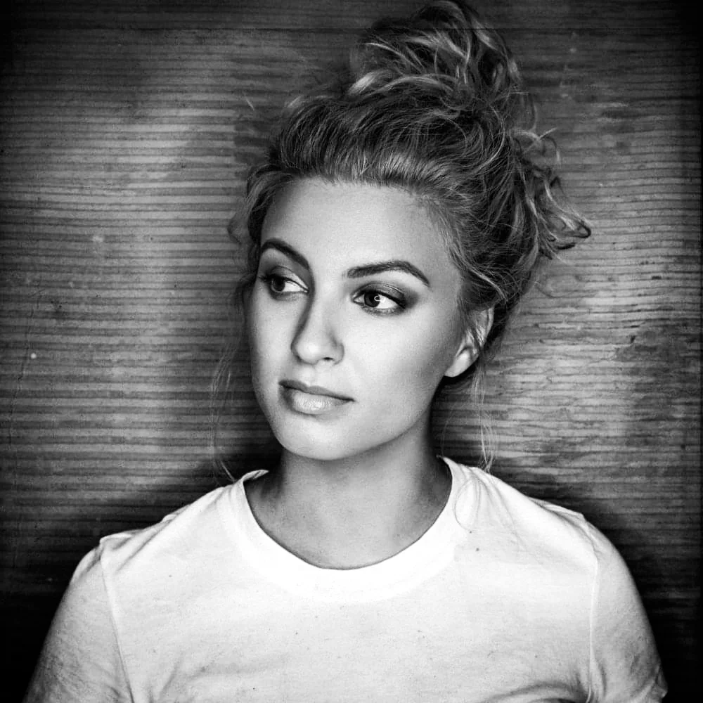 ToriKelly_MSantos02a.jpg