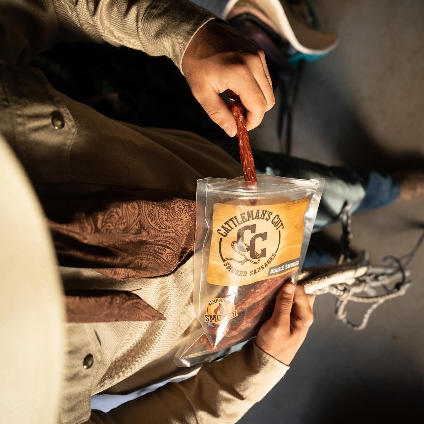 Double smoked for double the flavor with a firm snap - using real hardwood smoke blended with bold, savory ingredients for a delicious flavor we know you&rsquo;ll love! #CattlemanUp 🔥