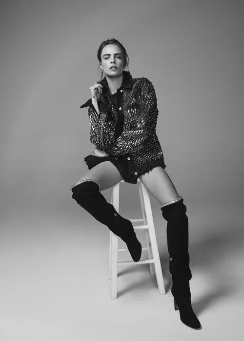 Cara Delevingne-1.jpg