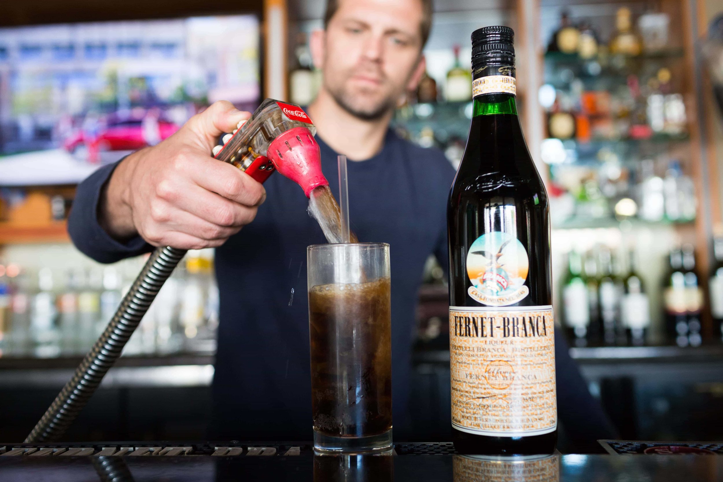 puerto-la-boca-bartender-fernet-branca.jpg