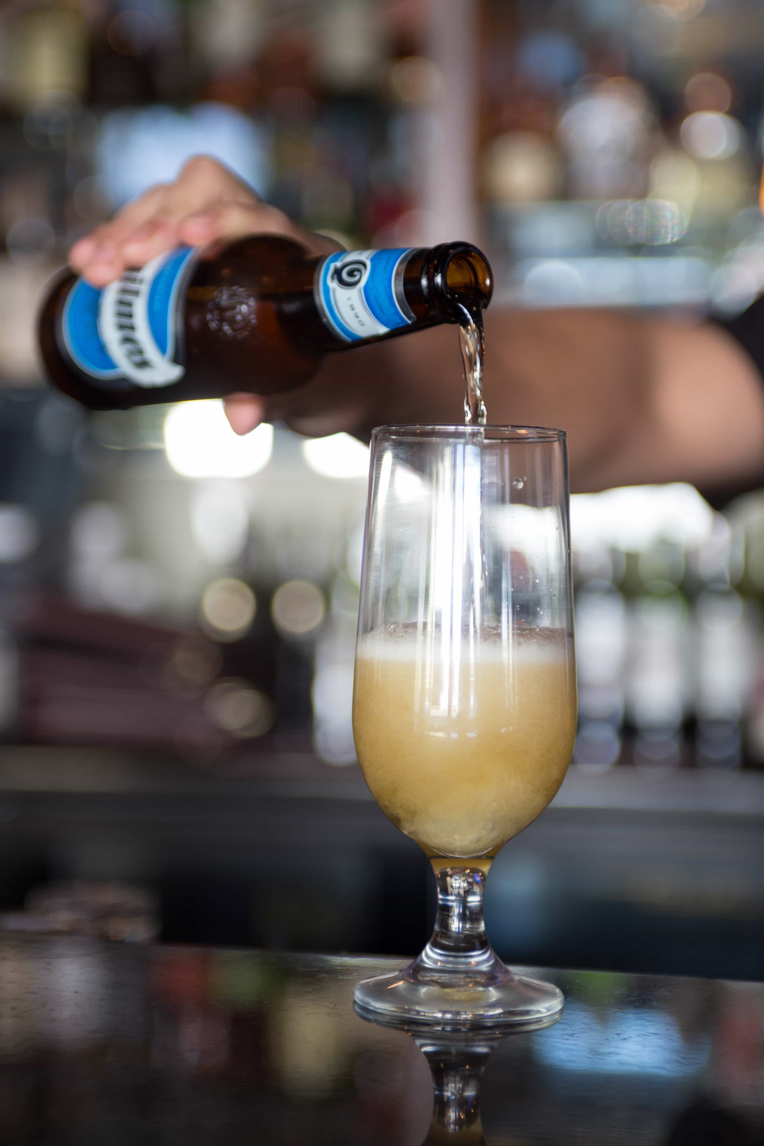 puerto-la-boca-bartender-quilmes-beer.jpg