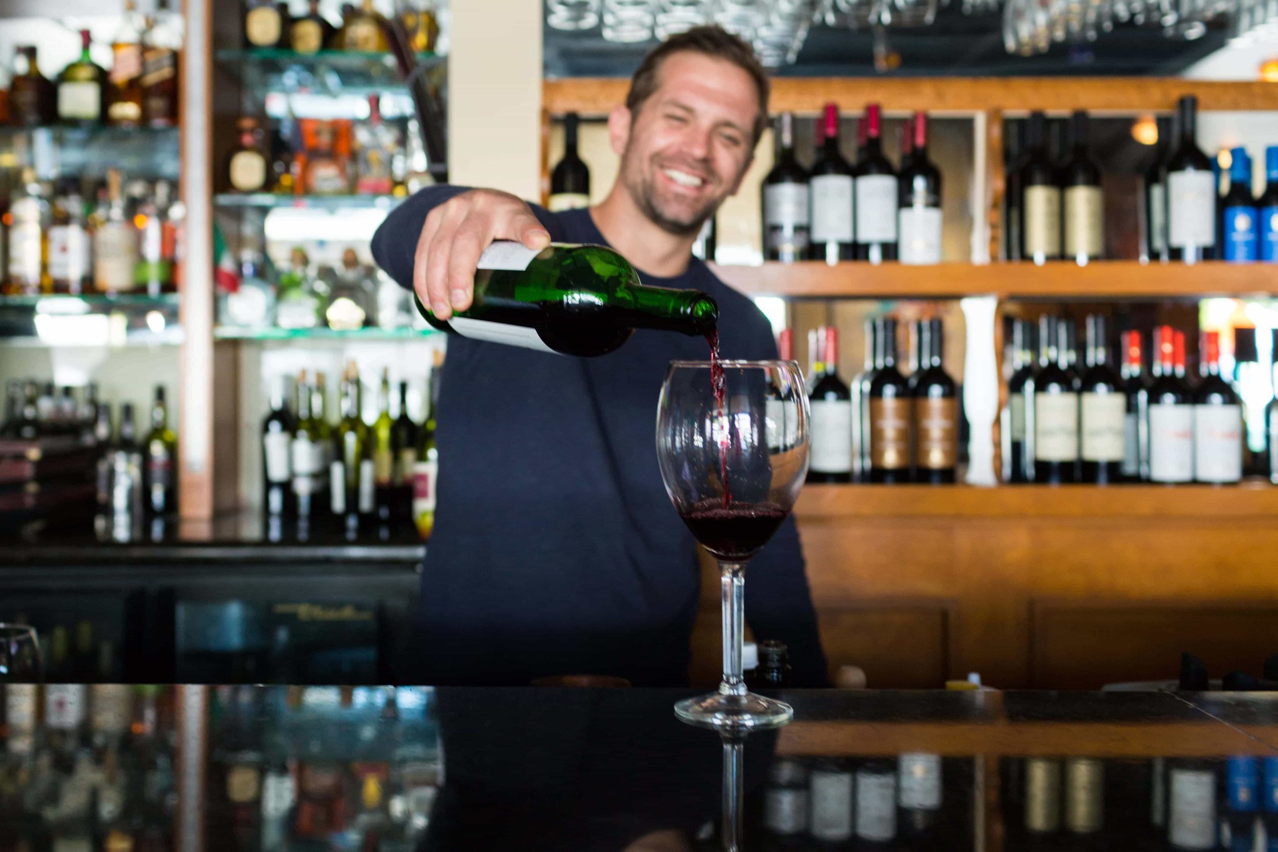 puerto-la-boca-bartender-wine.jpg